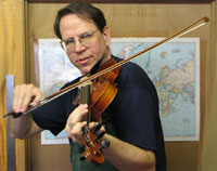 Gary playing his Dahlia 5-String Violin